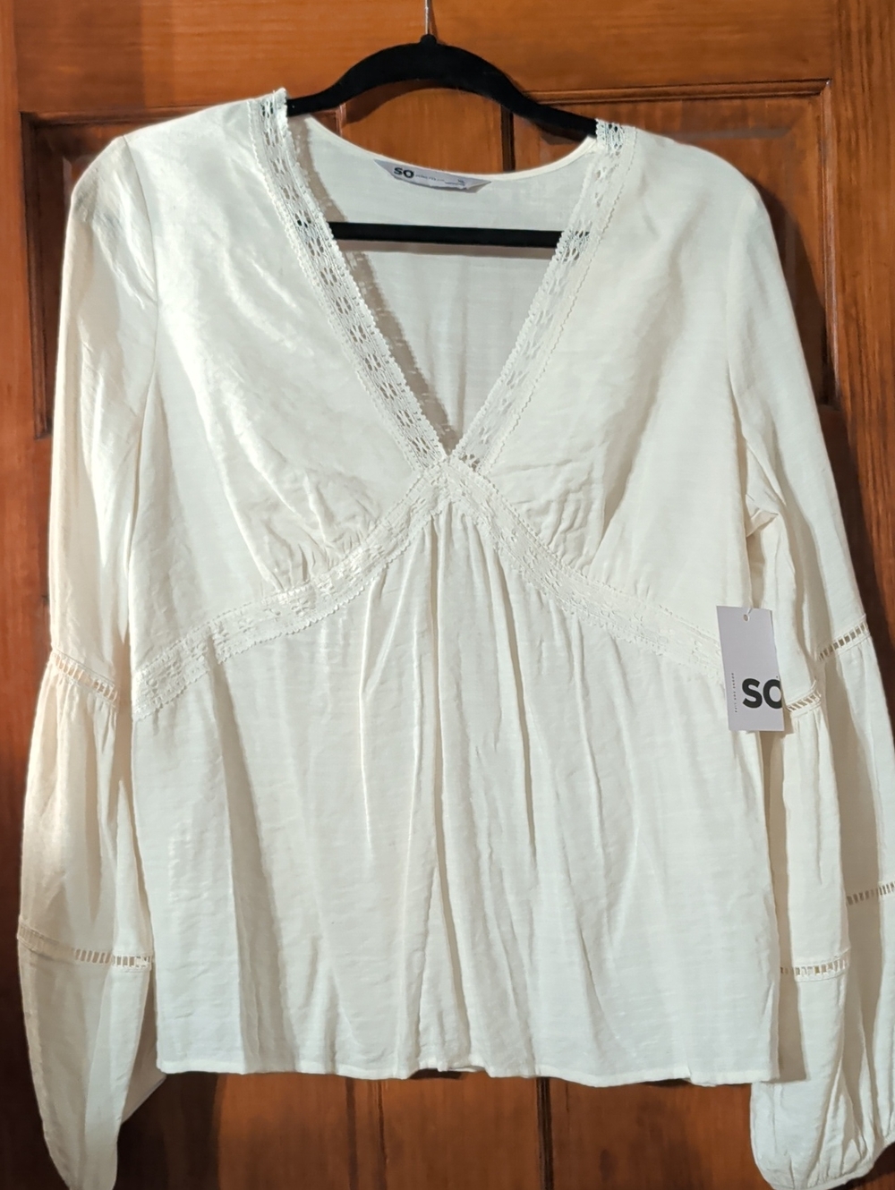 SO Cream V-Neck Crochet-Trim Long Sleeve Blouse